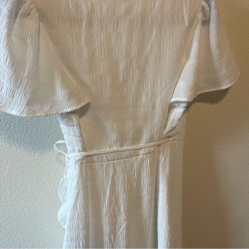 WHITE WRAP DRESS 🦢 - Picture 4 of 4